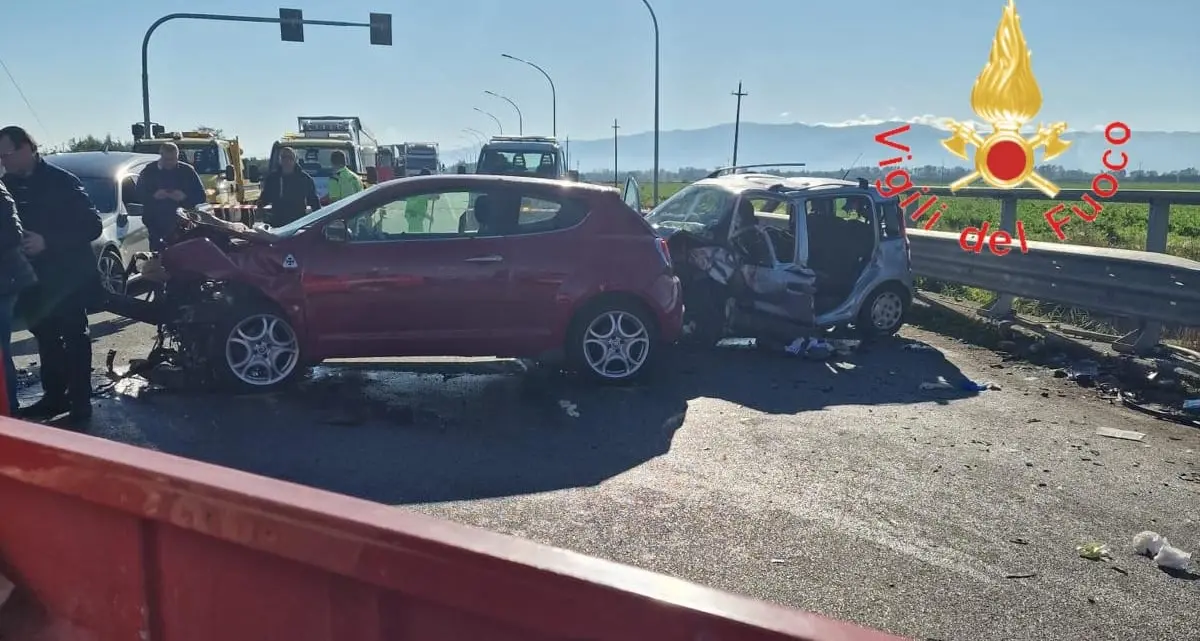 Statale 106 Jonica, morti due ventenni a Sibari: la procura di Castrovillari\u00A0apre un’inchiesta. Gravi due minorenni\n