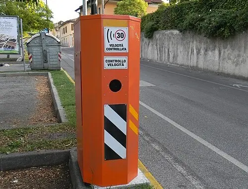 Autovelox: stop a quelli non censiti, le multe saranno nulle. Ecco la lista dei dispositivi autorizzati\n