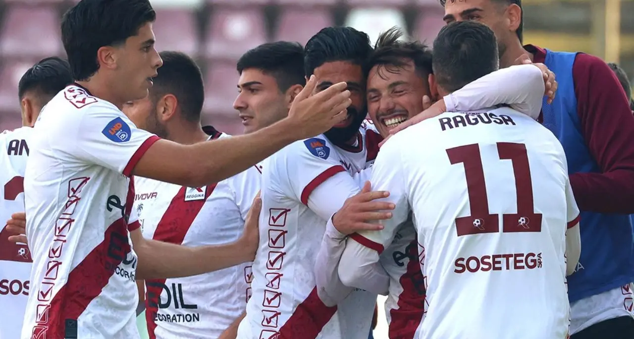 Serie D, il bilancio delle calabresi: seconda vittoria consecutiva per la Reggina. Il Sambiase non va oltre l’1-1 in casa contro l’Enna\n