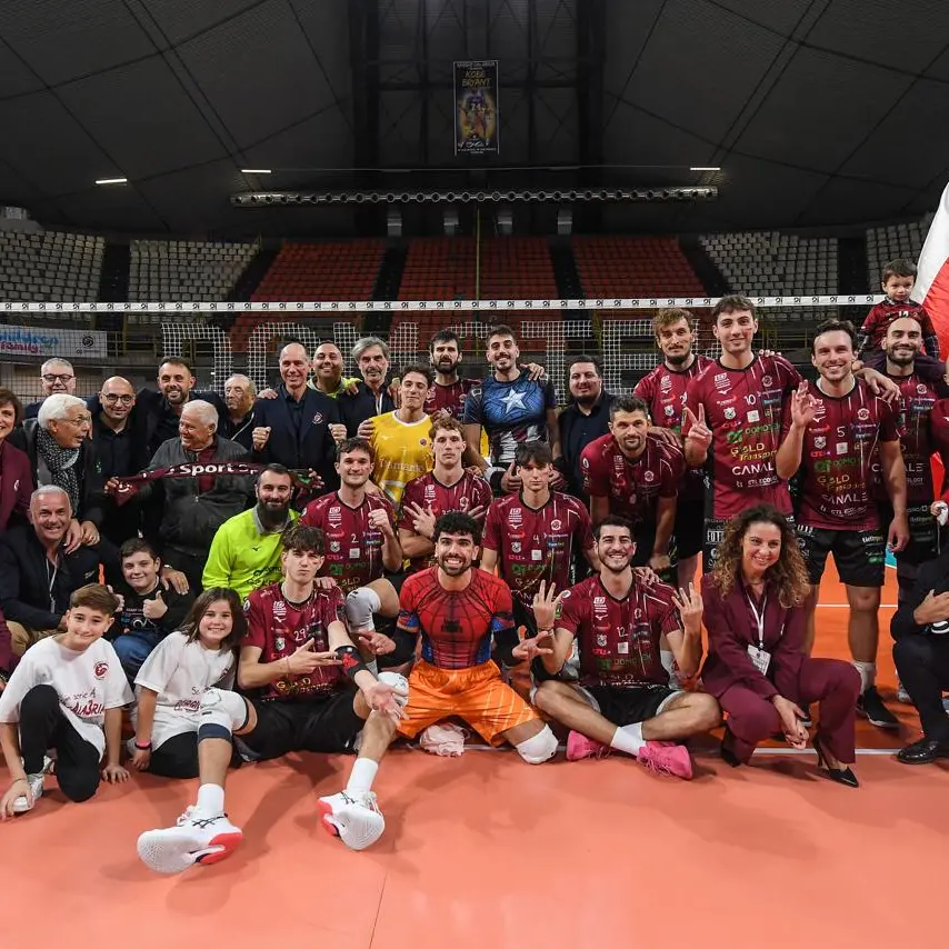 Domotek Volley travolge Napoli al Palacalafiore: successo netto per 3-0\n