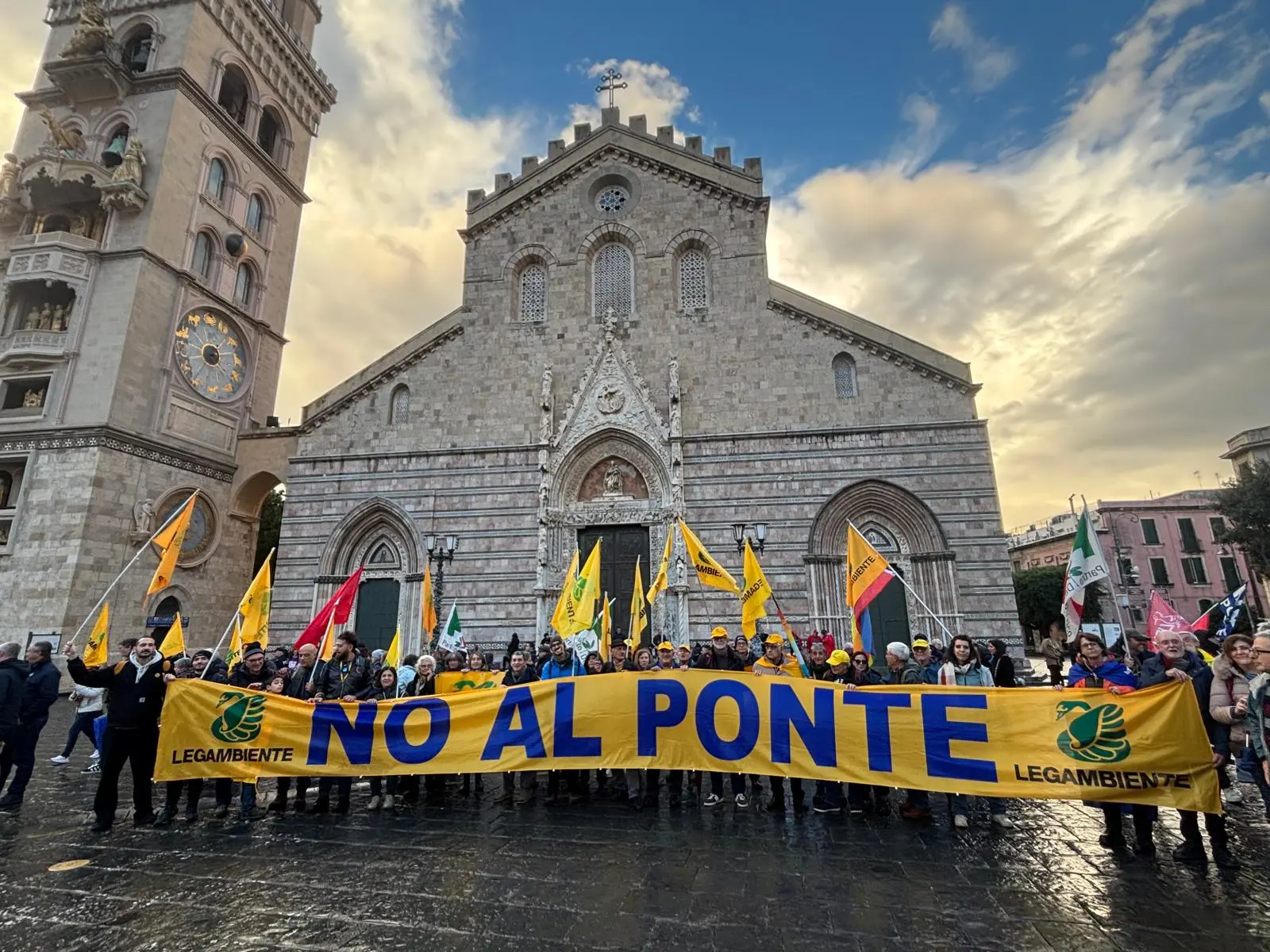 Legambiente: «Smascherato il grande bluff. Schifani e Occhiuto ritirino il sostegno al Ponte sullo Stretto di Messina, sono altre le priorità»\n