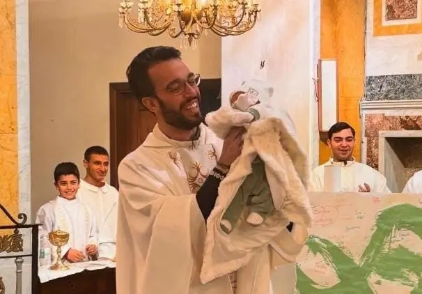 Nel cuore antico di Rossano la luce che torna grazie ai giovani e all’impegno comunitario\n