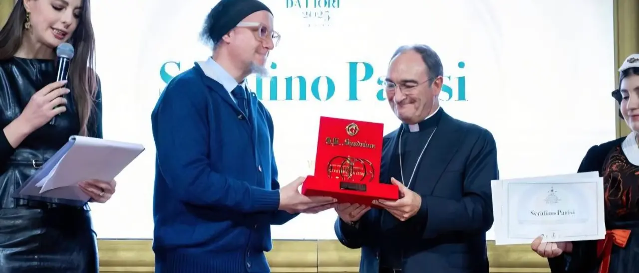 Il Premio Città di\u00A0Gioacchino da Fiore a Mons.Serafino Parisi: «Serve una crescita autentica della nostra terra»\n