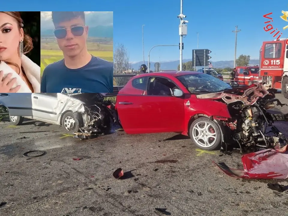 Ventenni morti nell’incidente sulla Statale 106, domani i funerali di Chiara e Antonio. Proclamato il lutto cittadino a Cassano