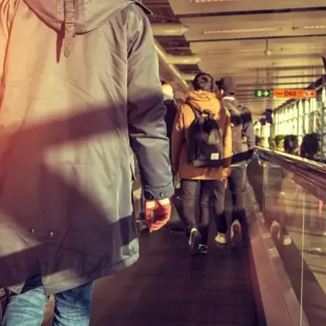 Rincari da record per chi rientra in Calabria a Natale: «Tariffe in aumento del 900%, i treni costano quanto un volo»\n