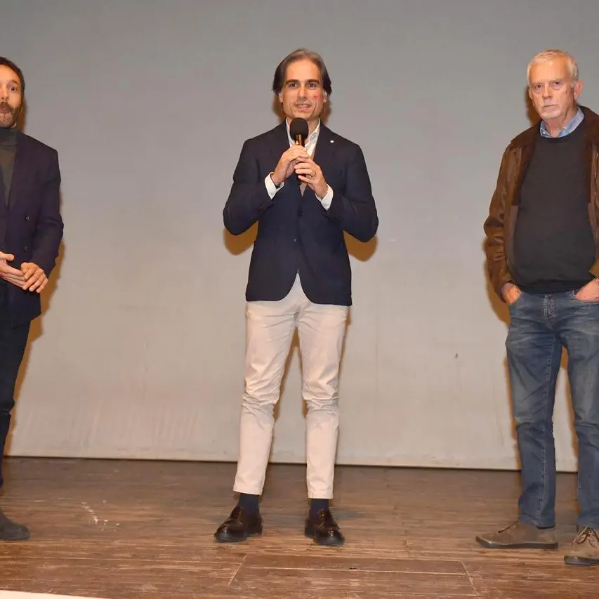 \"Medma non si piega\": la storia di Peppe Valarioti conquista il pubblico del CineTeatro Metropolitano di Reggio Calabria\n