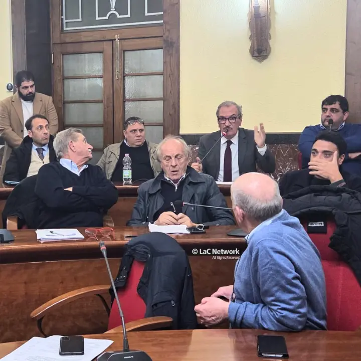 Sanità vibonese, Romeo scrive a Occhiuto: «Vieni alla riunione». E sconfessa Giordano: «Il suo giudizio sul Dca non è quello dei sindaci»\n
