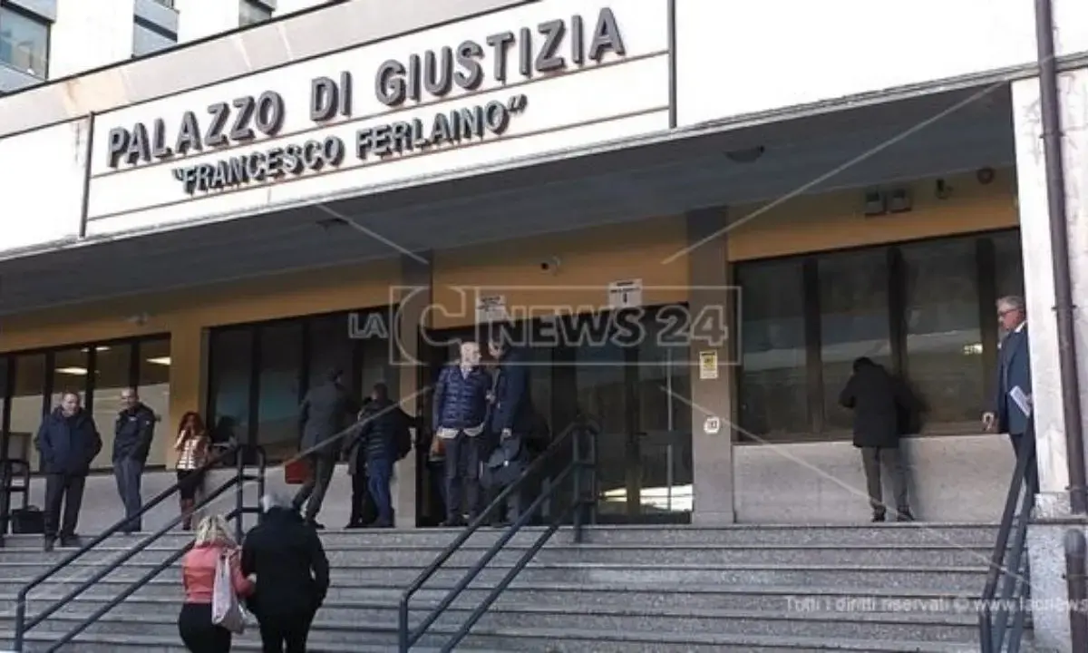 Servizio elisoccorso in Calabria,\u00A0assolti tutti gli imputati perché il fatto non sussiste: erano accusati di aver turbato la gara per favorire la Inaer Aviation\n
