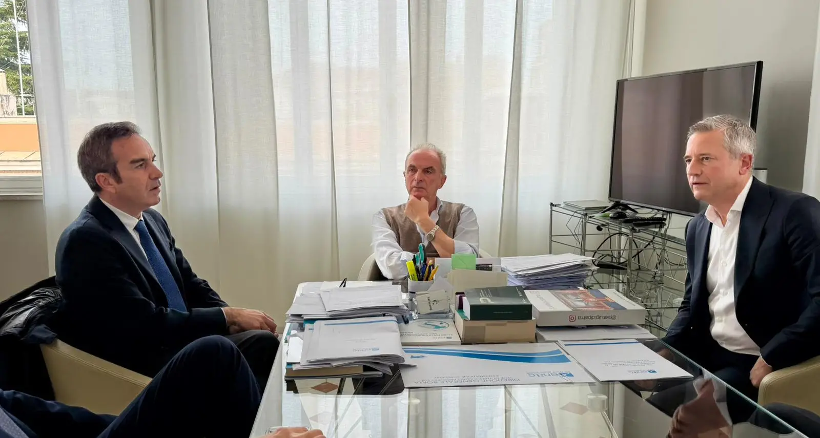 Regione Calabria e ITA Airways valutano l’apertura di una scuola piloti all’aeroporto di Crotone\n