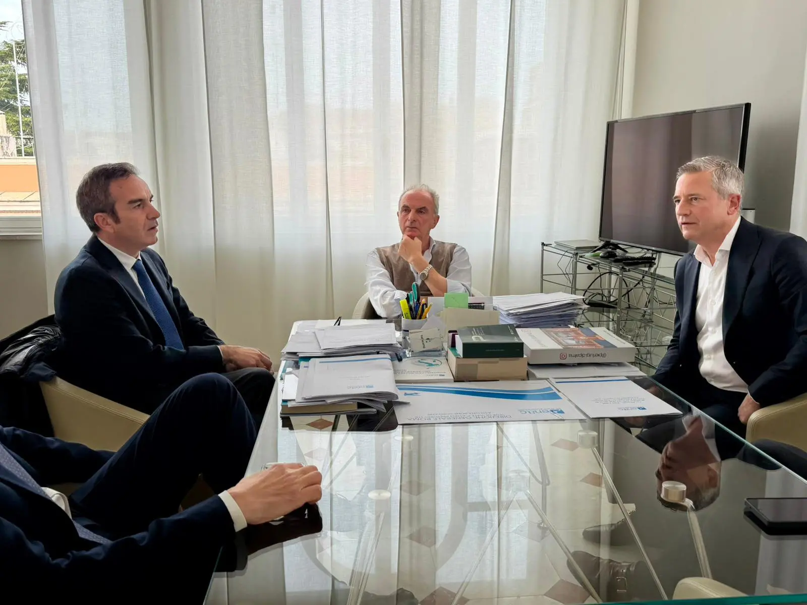 Regione Calabria e ITA Airways valutano l’apertura di una scuola piloti all’aeroporto di Crotone\n