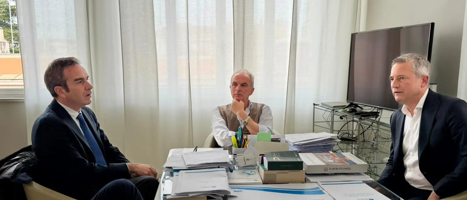 Regione Calabria e ITA Airways valutano l’apertura di una scuola piloti all’aeroporto di Crotone\n