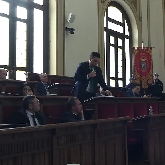 «Chi sta col sindaco?» Il centrodestra attacca: «Maggioranza in frantumi, noi in Aula per responsabilità e per le Circoscrizioni»\n