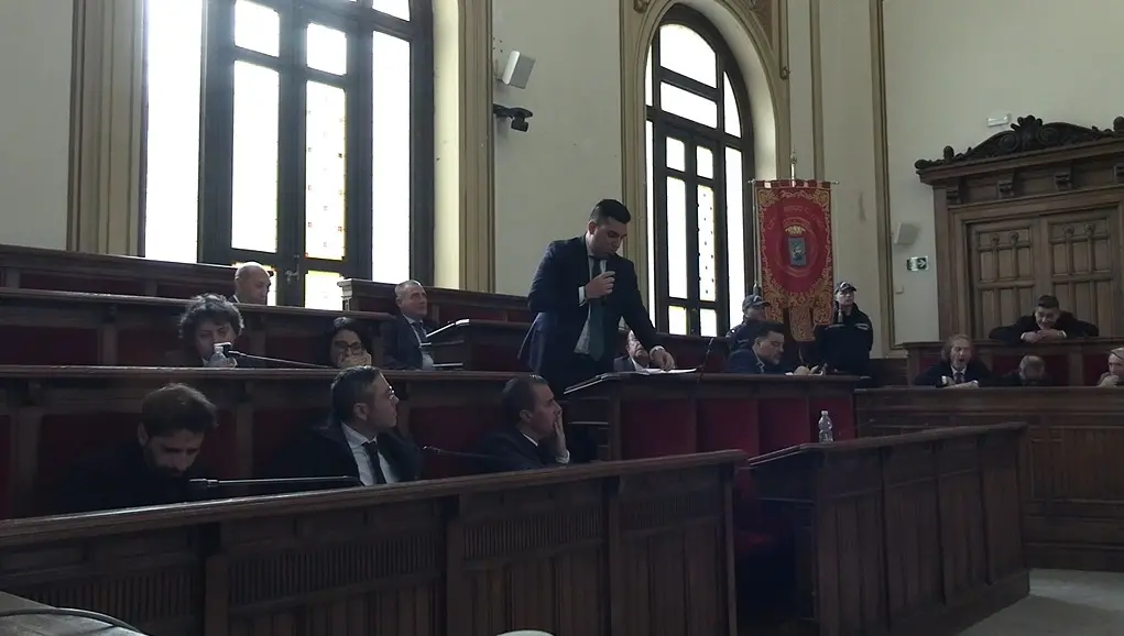 «Chi sta col sindaco?» Il centrodestra attacca: «Maggioranza in frantumi, noi in Aula per responsabilità e per le Circoscrizioni»\n