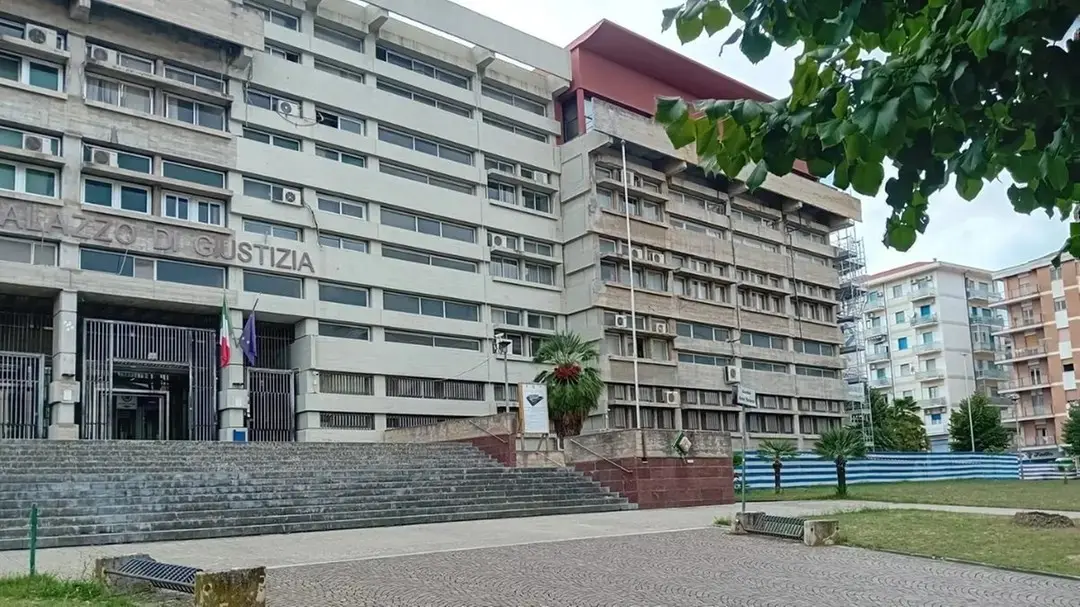 Falsificava rimborsi al Comune di Cosenza: tre anni di reclusione per l'ex segretario particolare di Mario Occhiuto