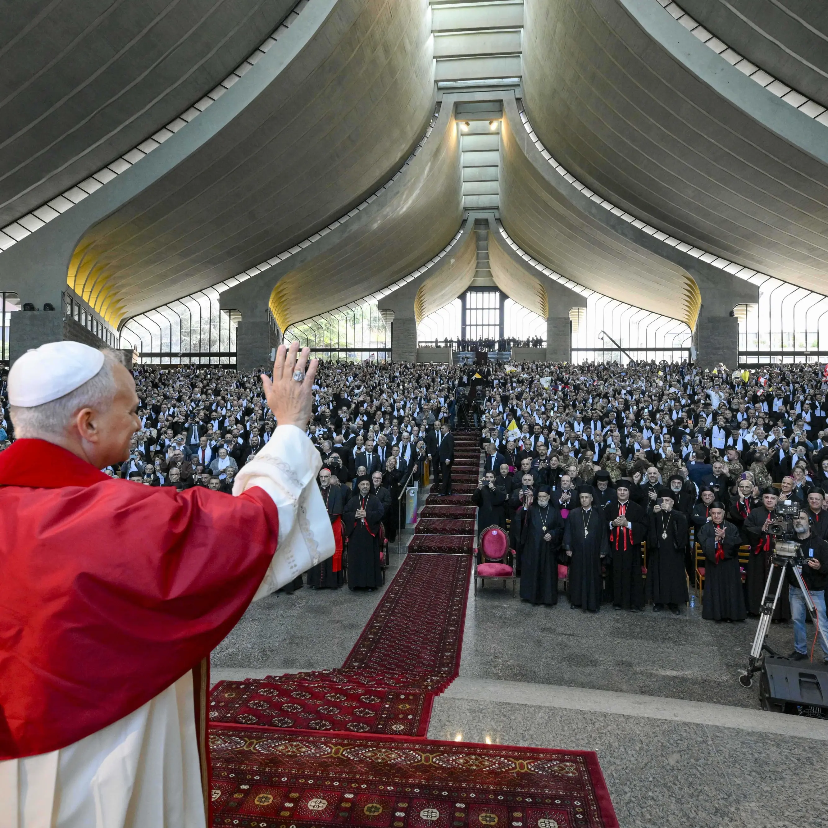 Papa Leone in Libano tra speranza e dolore: i leader religiosi chiedono aiuto contro Israele\n