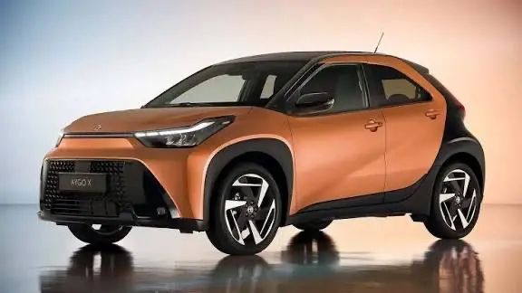 La nuova Aygo X Hybrid di Toyota
