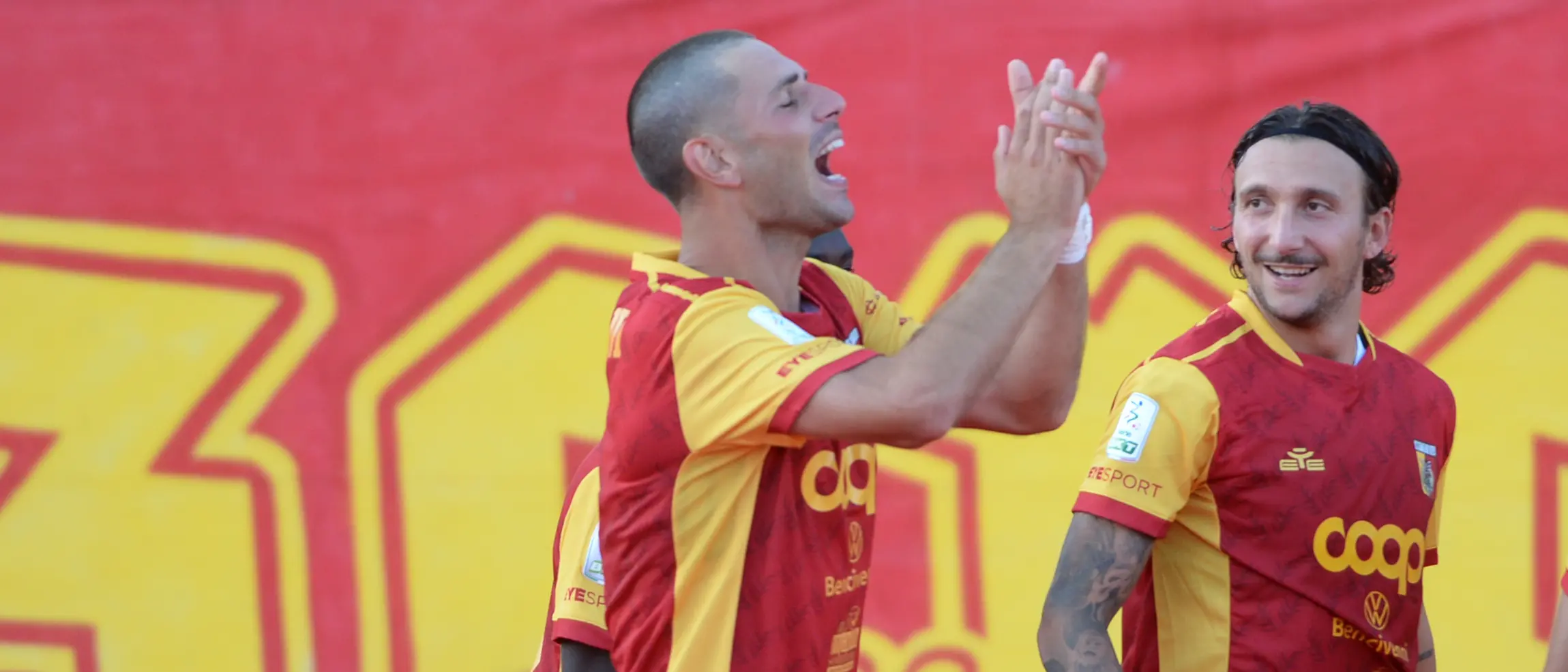 Il difensore del Catanzaro Antonini a LaC: «Subiamo qualche gol in più perché giochiamo spesso sui duelli»\n