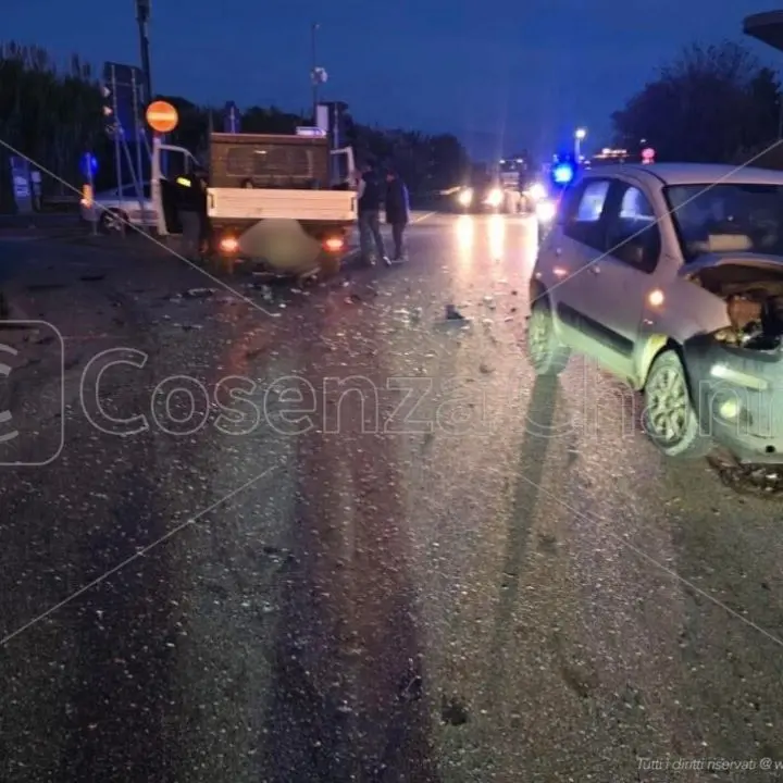 Corigliano, ancora un incidente sulla statale 106: coinvolte due vetture\n