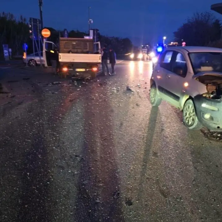 Un altro incidente sulla Statale 106: scontro tra due auto a Corigliano Rossano