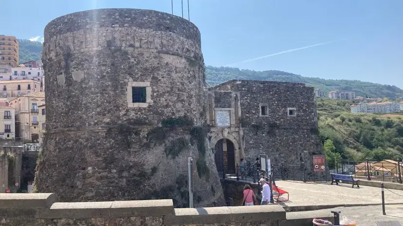 Pizzo città identitaria, tutto pronto per l’evento che esplora personaggi e simboli del borgo costiero\n