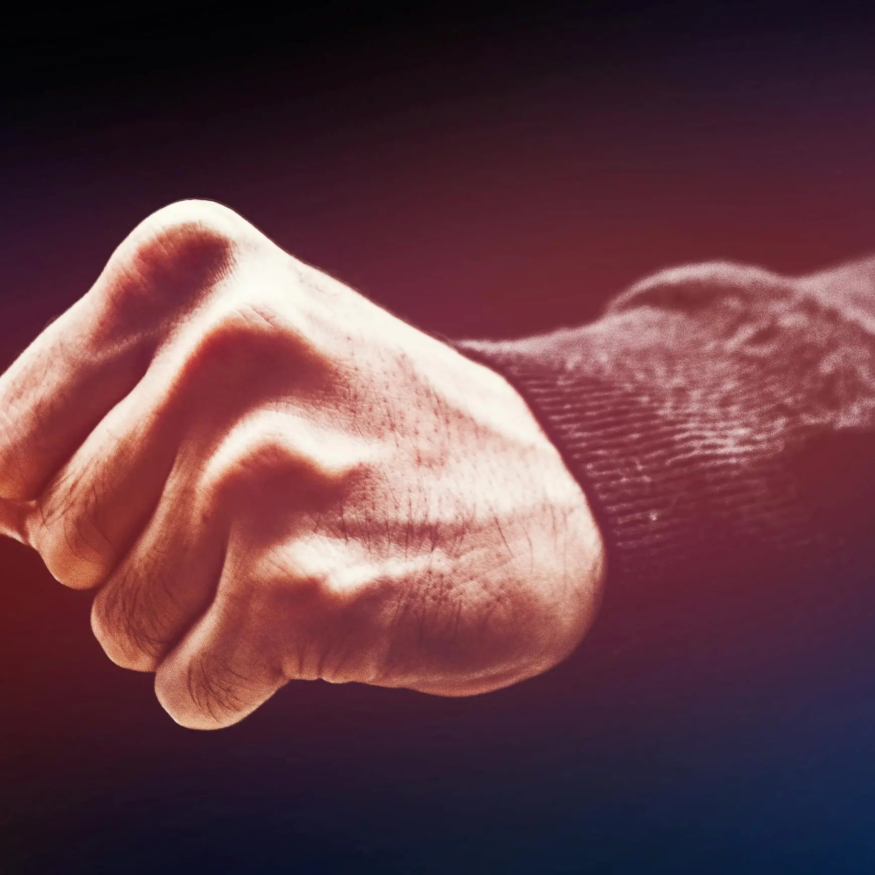 Torino, aggressione a un maestro davanti alla scuola: il ruolo sempre più fragile degli insegnanti in Italia\n