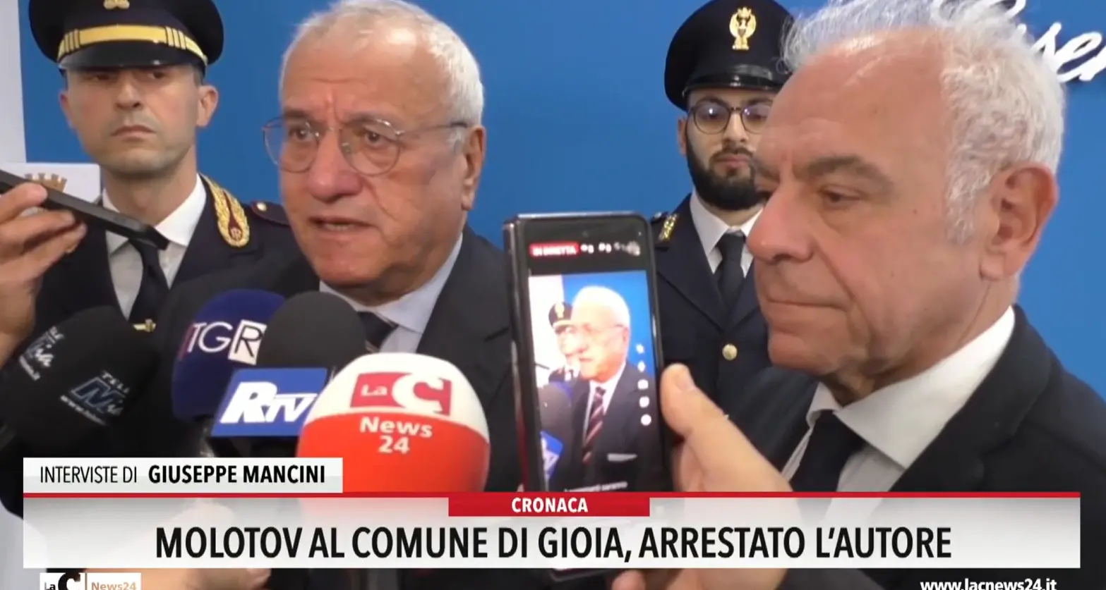 Molotov al comune di Gioia: arrestato l'autore