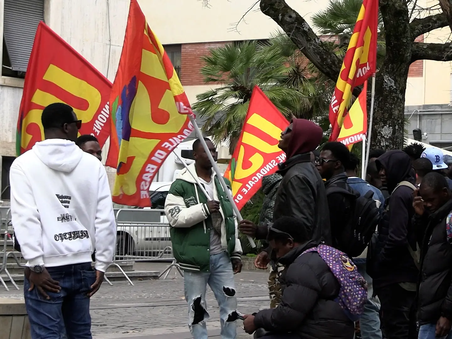 Migranti senza convocazione, la Prefettura di Cosenza: «Chiederemo alla Commissione di accelerare»