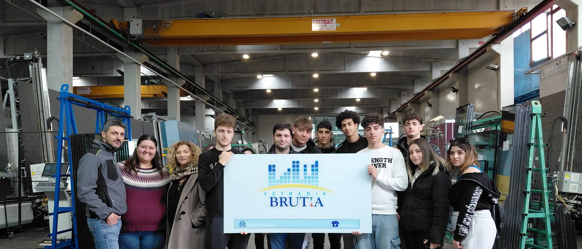 Un ponte tra teoria e pratica: gli studenti dell’ITE “Einaudi-Alvaro” visitano la Vetraria Brutia di Palmi\n
