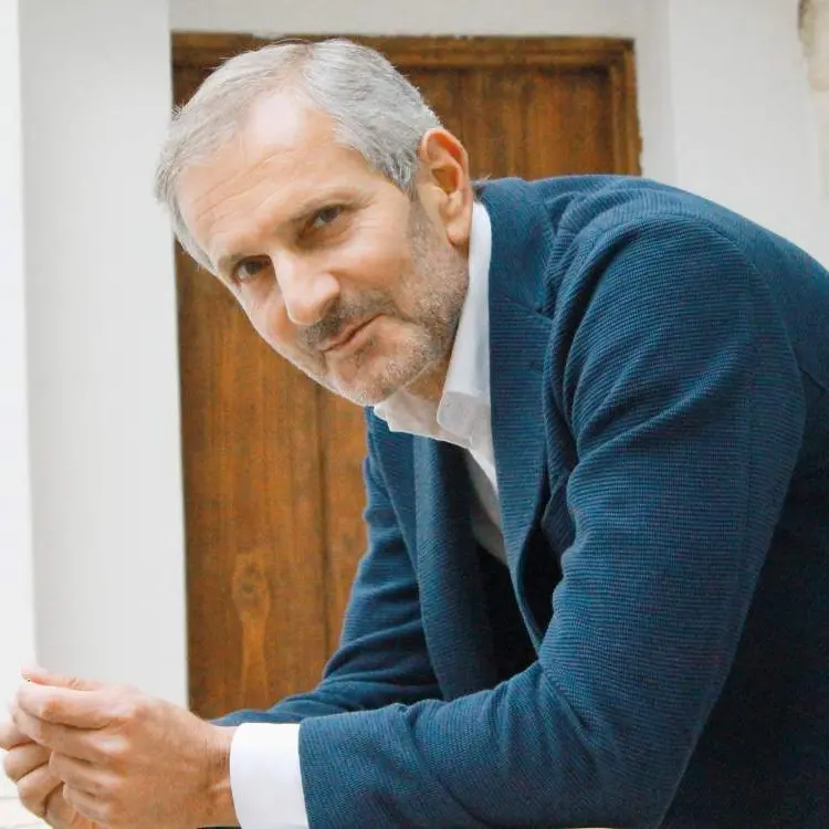 A Catanzaro lo scrittore Gianrico Carofiglio, all’Umg discuterà del\u00A0 linguaggio come strumento di costruzione del potere\u00A0\n