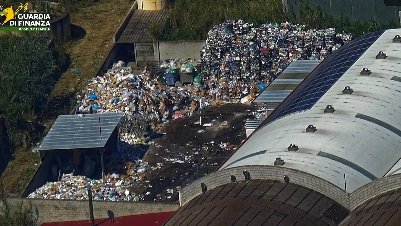 Cimitero delle auto abusivo sequestrato nel reggino\n