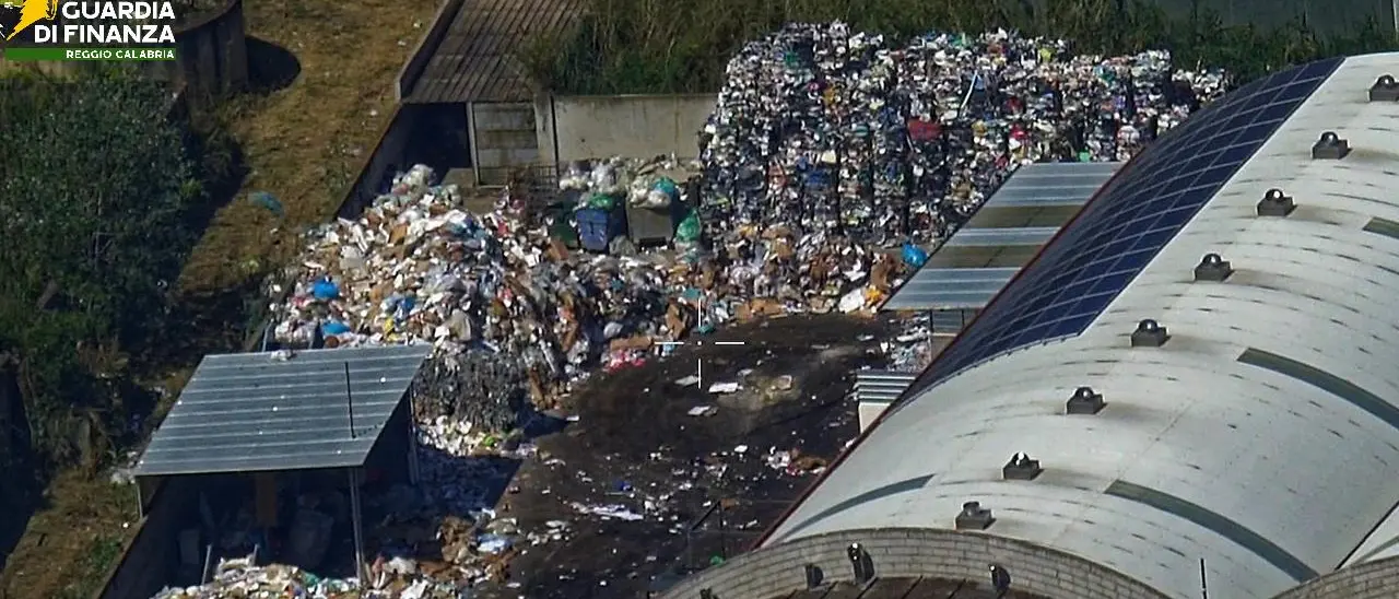 Cimitero delle auto abusivo sequestrato nel reggino\n
