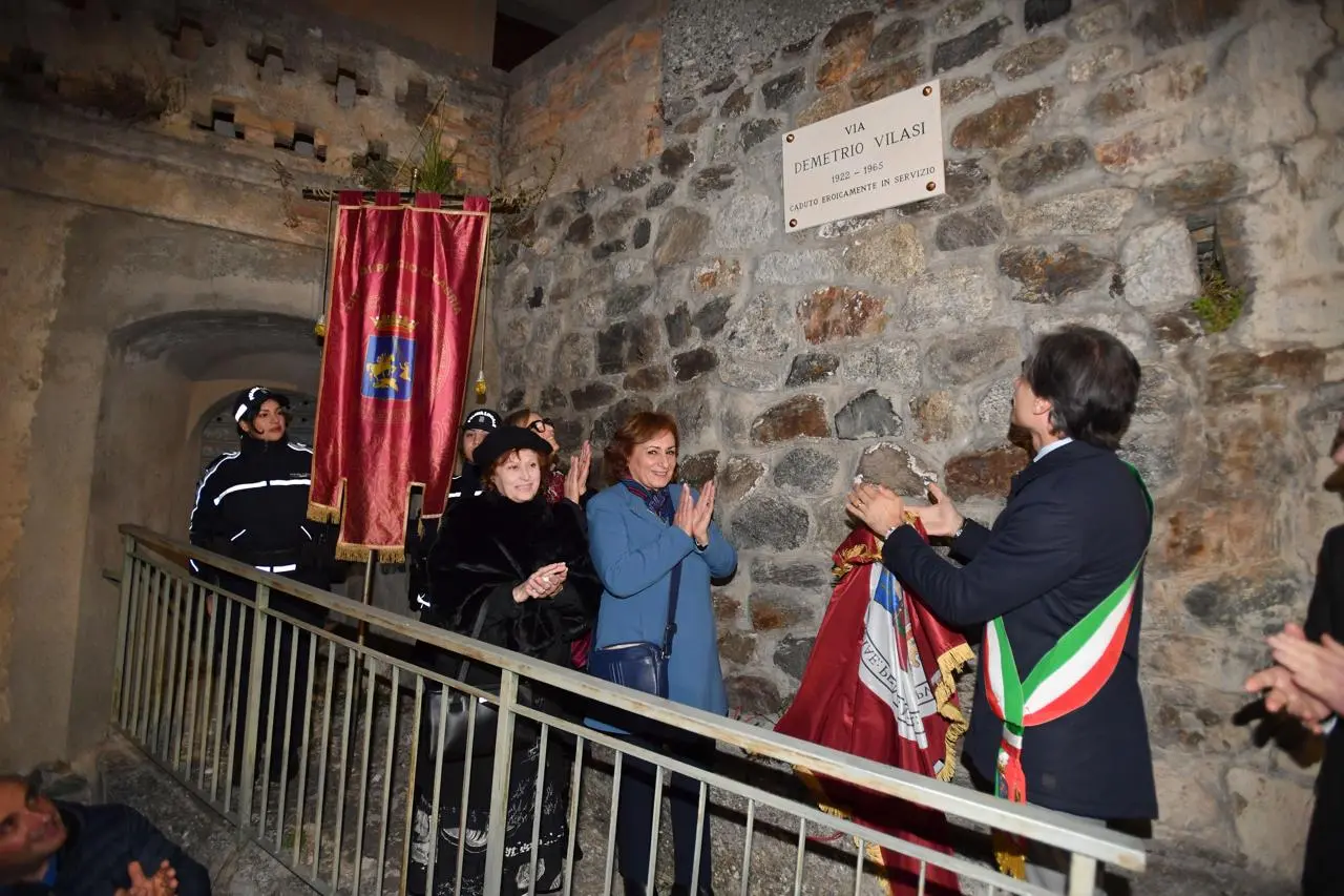 Reggio,\u00A0San Salvatore dedica una via a Demetrio Vilasi: il borgo celebra il coraggio di un uomo che ha servito lo Stato fino all’ultimo istante\n