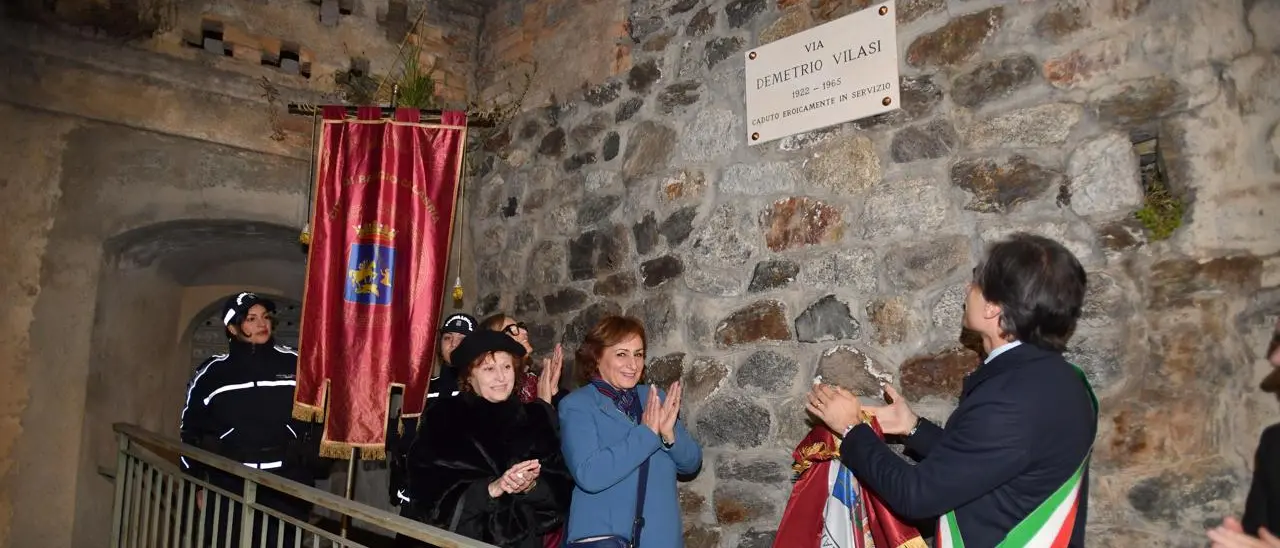 Reggio,\u00A0San Salvatore dedica una via a Demetrio Vilasi: il borgo celebra il coraggio di un uomo che ha servito lo Stato fino all’ultimo istante\n