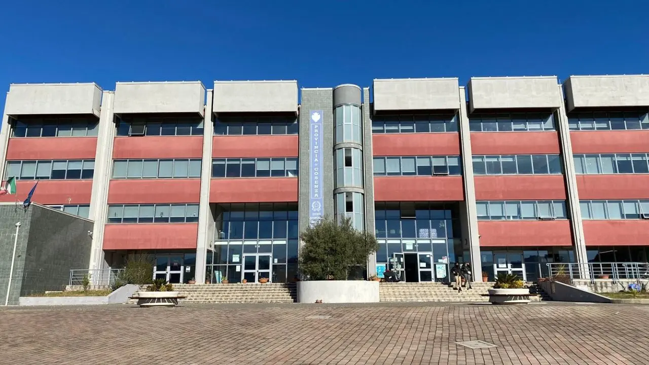 Il liceo scientifico Valentini Majorana di Castrolibero è la migliore scuola della Calabria. Il liceo classico di Rende supera il Telesio\n