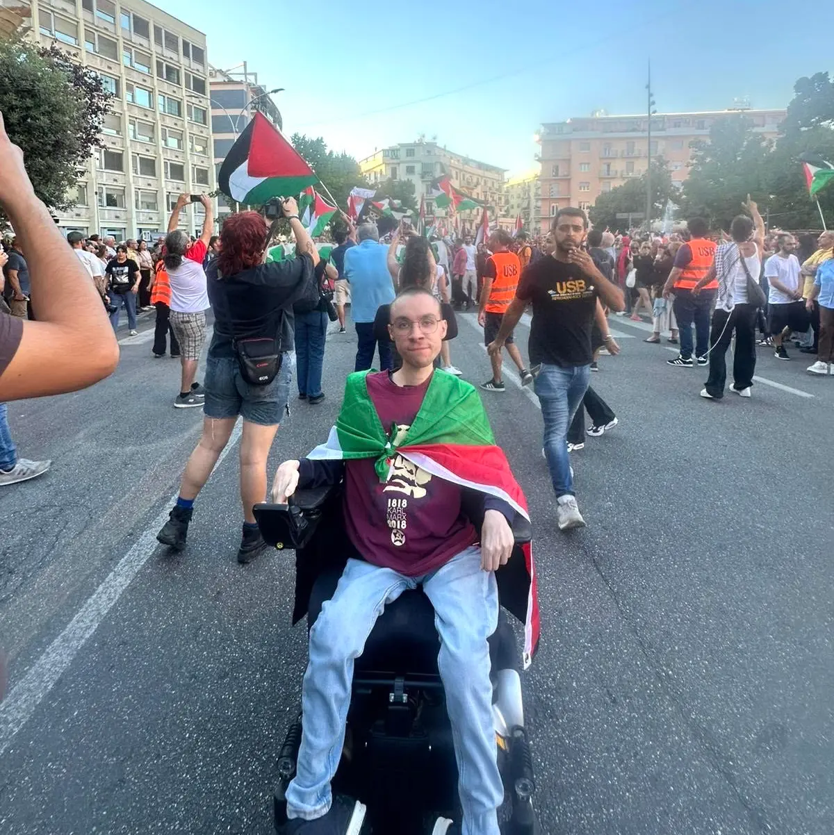 “Io e la distrofia”, così Francesco ha trasformato la malattia in impegno civile: «Istituzioni assenti, c’è ancora tanto da fare»\n