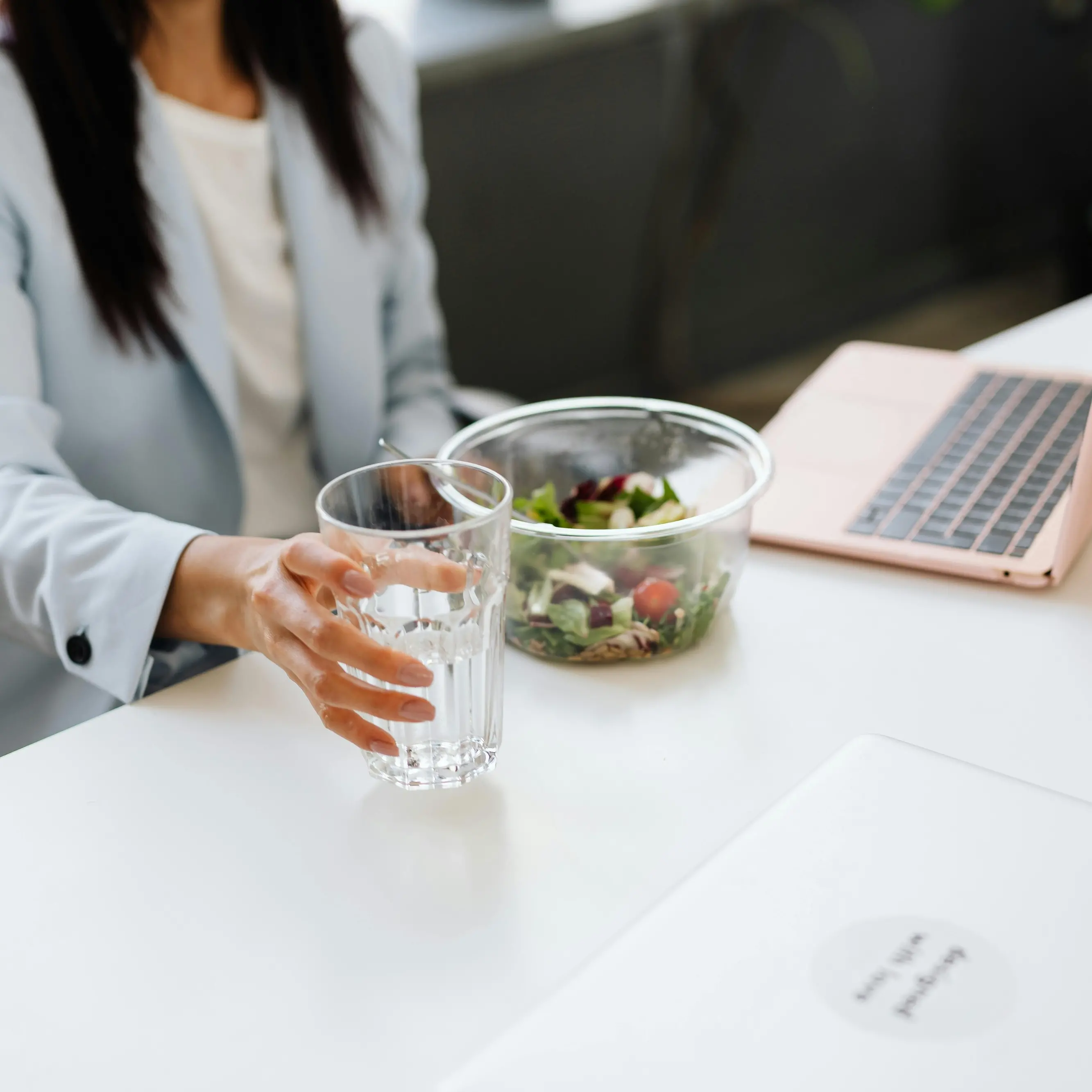 Portarsi il pranzo da casa a lavoro fa risparmiare fino a 3mila euro all’anno: Vibo la città più parsimoniosa d’Italia