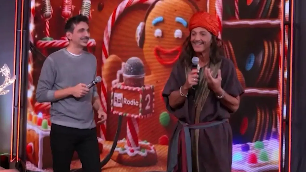 Fiorello si veste da Sandokan e scherza: «La Calabria ha posti meravigliosi, come l’Aspromompracen»\n