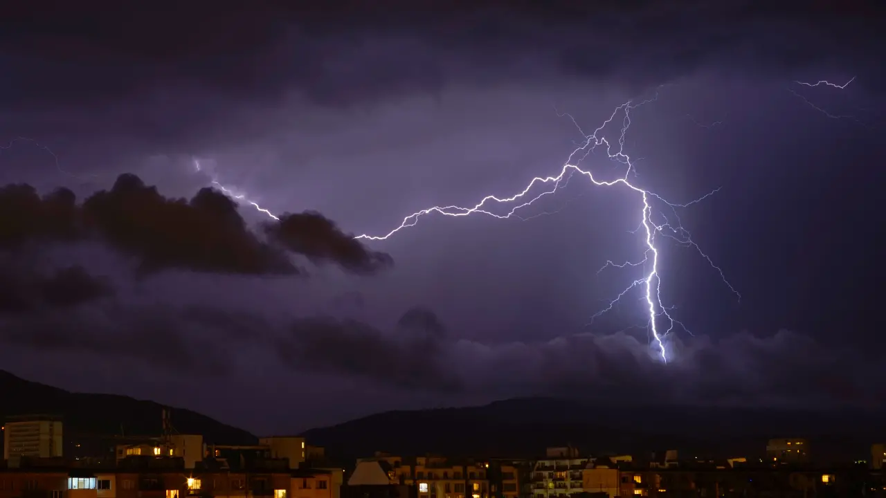 Meteo Calabria, temporali pomeridiani sui rilievi: piogge intense tra Catanzarese e Reggino\n