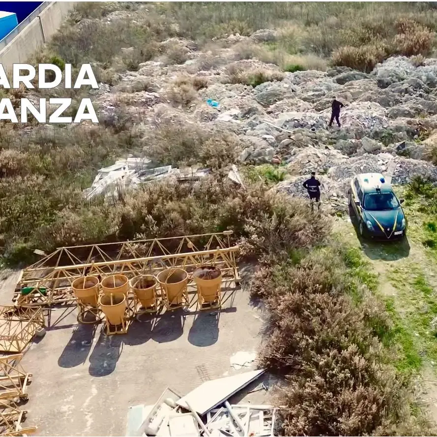 Crotone, sequestrata\u00A0discarica abusiva: in un terreno recintato oltre 2mila mq di rifiuti speciali