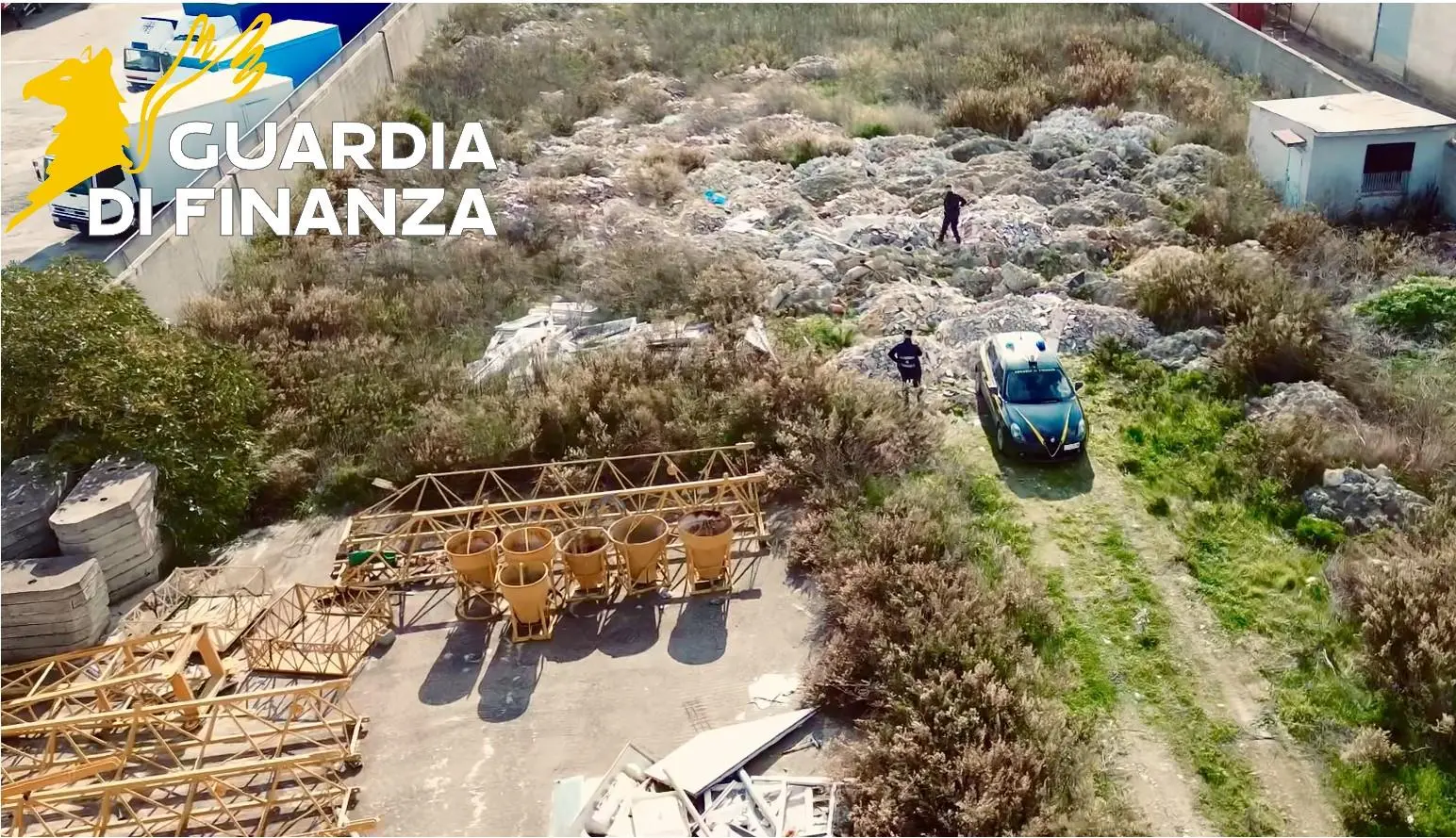 Crotone, sequestrata\u00A0discarica abusiva: in un terreno recintato oltre 2mila mq di rifiuti speciali