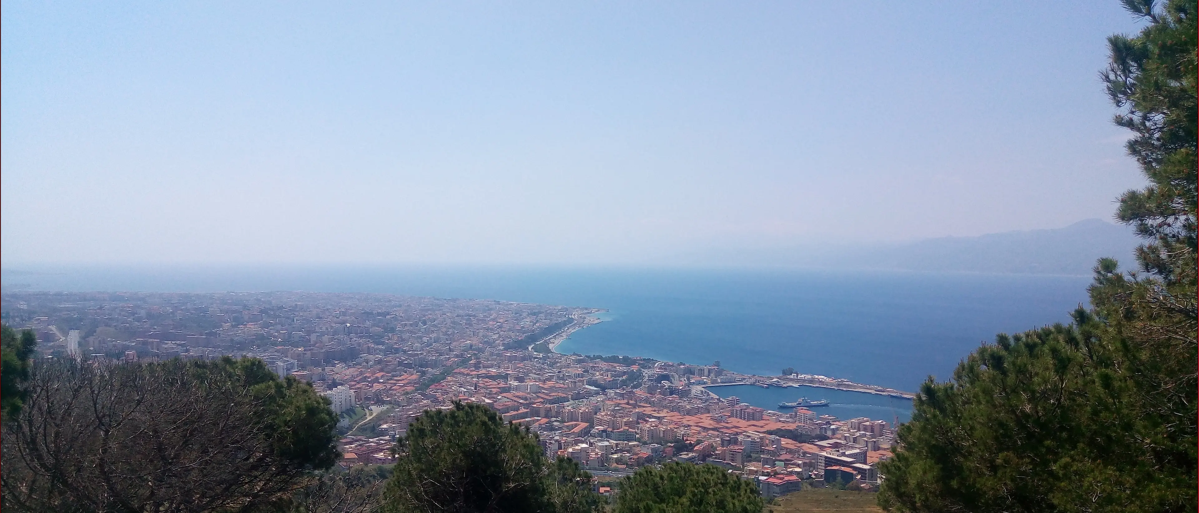 Il Sud che crolla e i miliardi fermi sul tavolo: la vera battaglia, oltre il Ponte, di Calabria e Sicilia\n