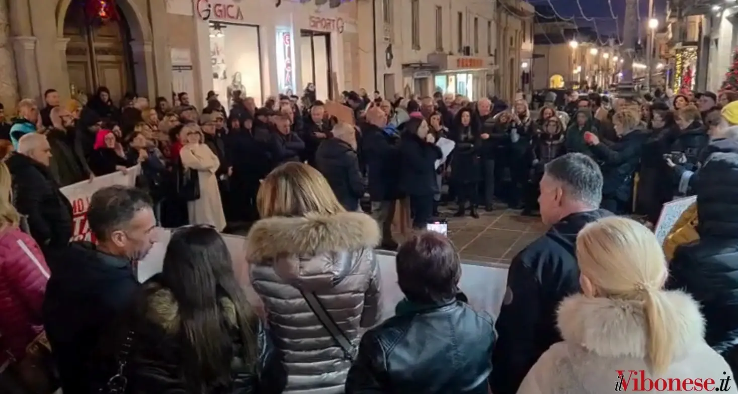 Quello vibonese è il mondo al contrario della sanità calabrese: «Ecco i numeri che smentiscono la Regione»\n