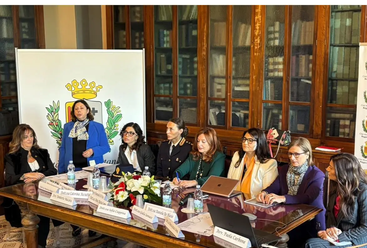 Reggio Calabria, la Polizia di Stato moltiplica gli incontri sul territorio: «La prevenzione si fa insieme»\n