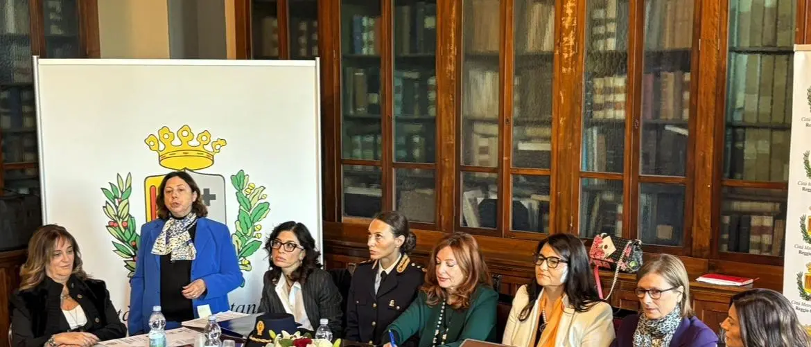 Reggio Calabria, la Polizia di Stato moltiplica gli incontri sul territorio: «La prevenzione si fa insieme»\n