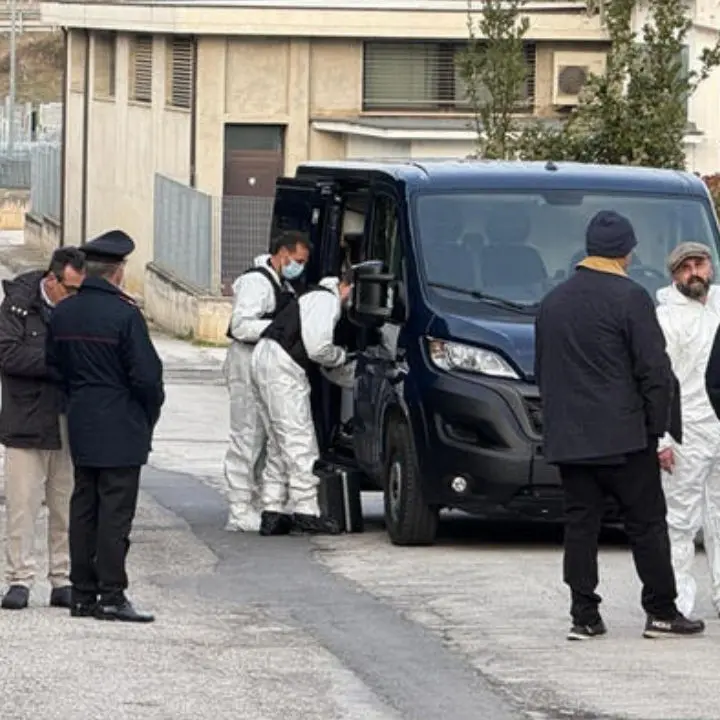 Ancona, donna picchiata a morte in casa: si cerca il marito\n