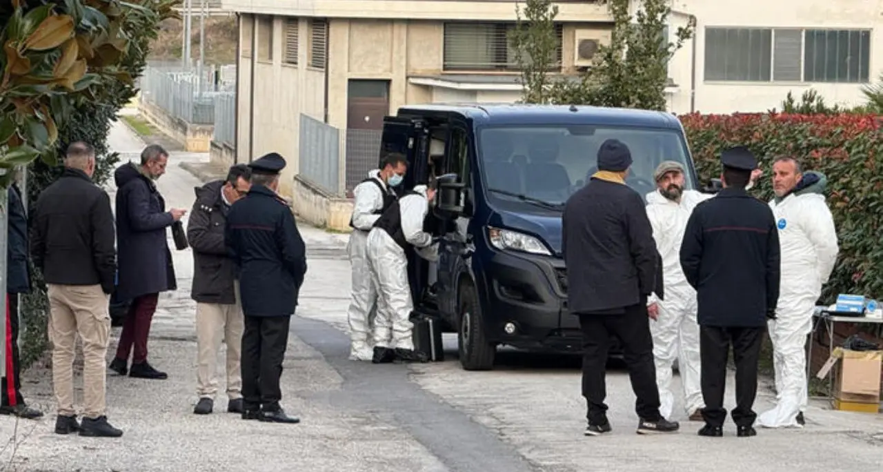 Ancona, donna picchiata a morte in casa: si cerca il marito\n