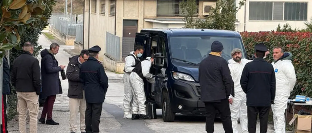 Ancona, donna picchiata a morte in casa: si cerca il marito\n