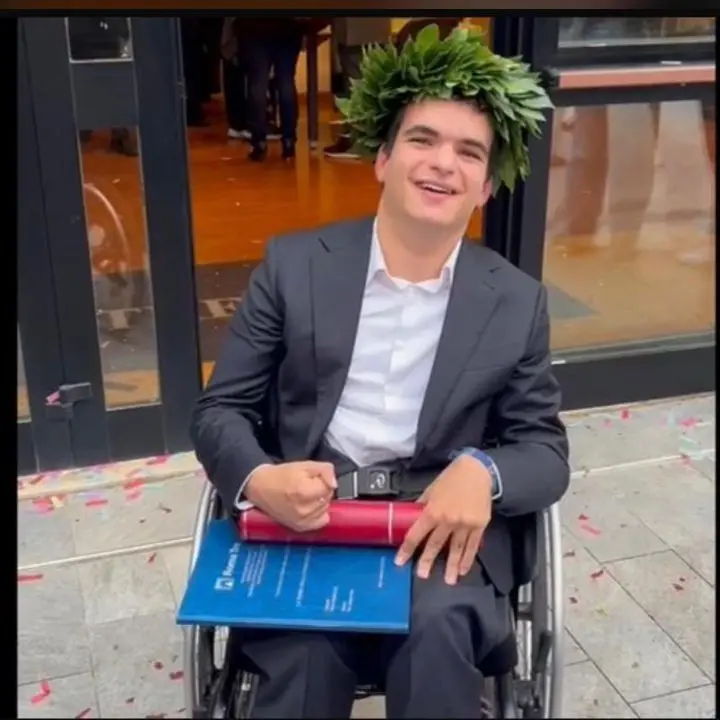 Da Cutro a Roma, la forza di Matteo e la laurea in Filosofia: un traguardo oltre la disabilità\n