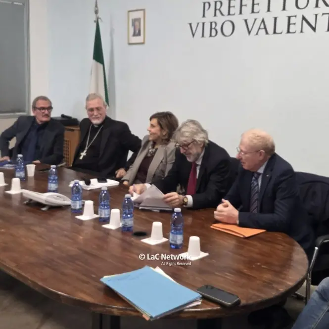 Vertice sulla sanità vibonese, Esposito (al posto di Occhiuto) dice che va tutto bene: «Tra le più finanziate della Calabria»\n