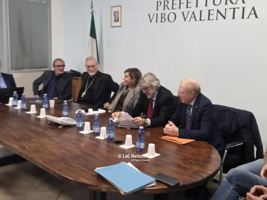 Vertice sulla sanità vibonese, Esposito (al posto di Occhiuto) dice che va tutto bene: «Tra le più finanziate della Calabria»
